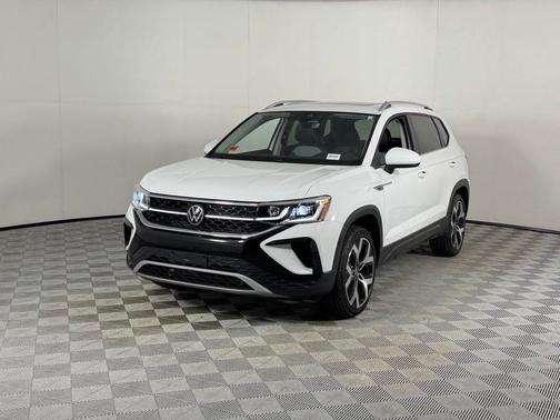 Pure White 2023 Volkswagen Taos 1.5T SEL