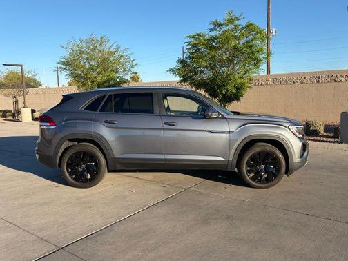 2024 Volkswagen Atlas Cross Sport 2.0T SE w/Technology
