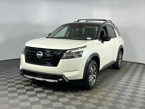 2023 Nissan Pathfinder SL FWD