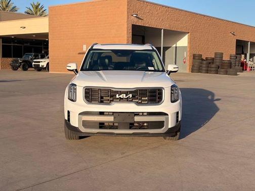 Glacial White Pearl 2024 Kia Telluride S