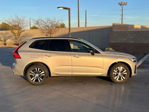 2025 Volvo XC60 B5 Core