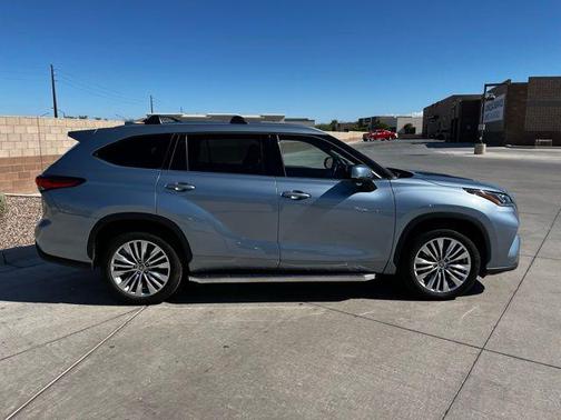 2023 Toyota Highlander Platinum