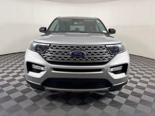 Silver Metallic 2022 Ford Explorer Limited