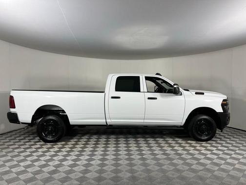 2025 RAM 2500 Tradesman Crew Cab 4x4 8' Box