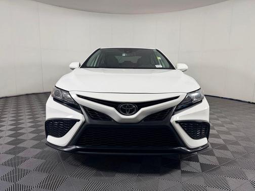 White 2022 Toyota Camry SE