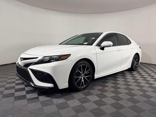 White 2022 Toyota Camry SE