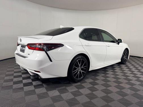 White 2022 Toyota Camry SE