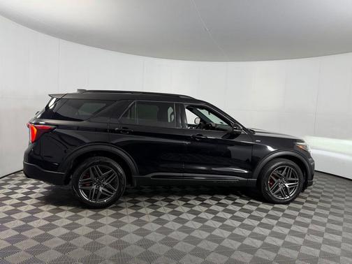 Agate Black Metallic 2025 Ford Explorer ST-Line