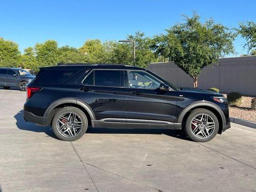 Agate Black Metallic 2025 Ford Explorer ST-Line