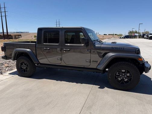 Granite Crystal Metallic Clearcoat 2025 Jeep Gladiator Willys