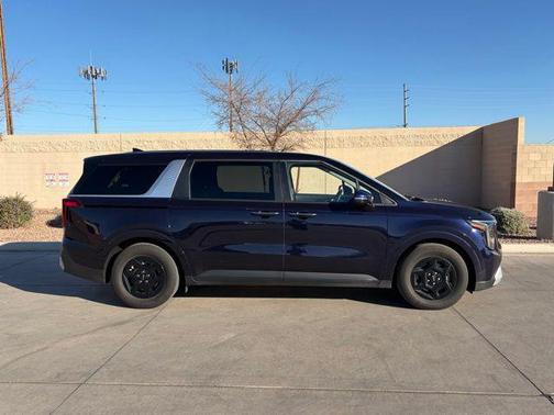 2025 Kia Carnival LXS