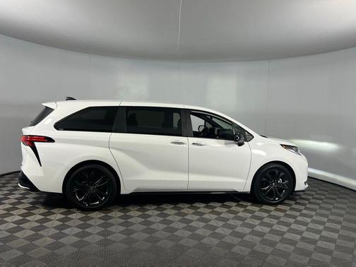 2025 Toyota Sienna XSE 7 Passenger