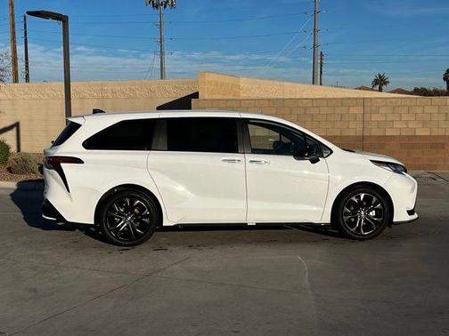 2025 Toyota Sienna XSE 7 Passenger