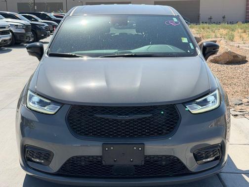 2024 Chrysler Pacifica Hybrid S Appearance Pkg