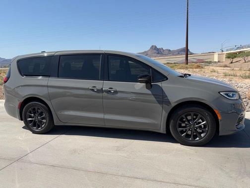 2024 Chrysler Pacifica Hybrid S Appearance Pkg