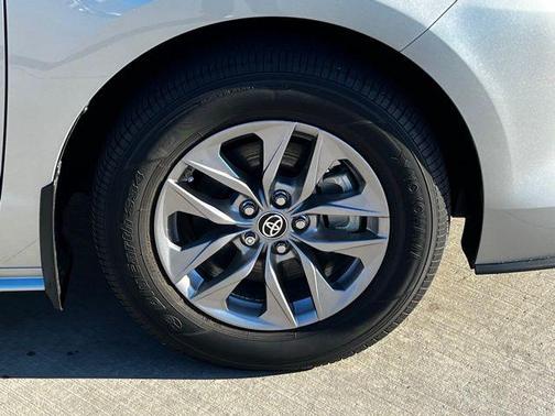 2025 Toyota Sienna LE