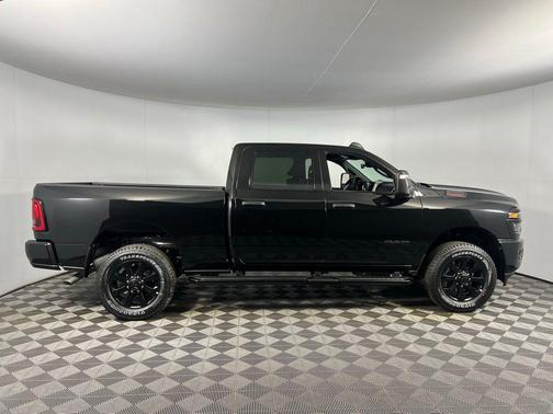 2025 RAM 2500 Big Horn Crew Cab 4x4 6'4' Box