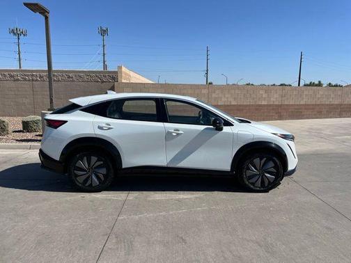 Everest White Pearl Tricoat 2024 Nissan ARIYA EVOLVE+