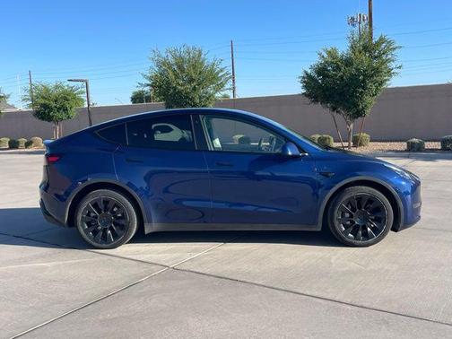 2022 Tesla Model Y Long Range Dual Motor All-Wheel Drive