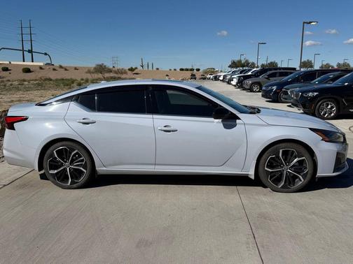 2023 Nissan Altima SR FWD