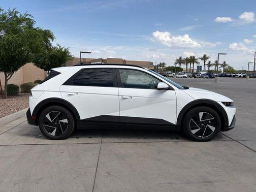 Atlas White 2025 Hyundai IONIQ 5 SEL