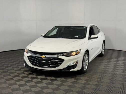 Summit White 2024 Chevrolet Malibu FWD 1LT