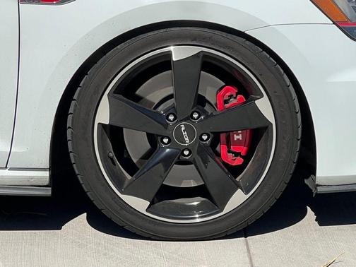 2015 Volkswagen Golf GTI 2.0T Autobahn w/Performance Package 4-Door