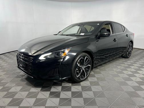 2025 Nissan Altima SR FWD