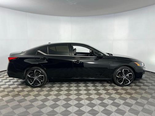 2025 Nissan Altima SR FWD