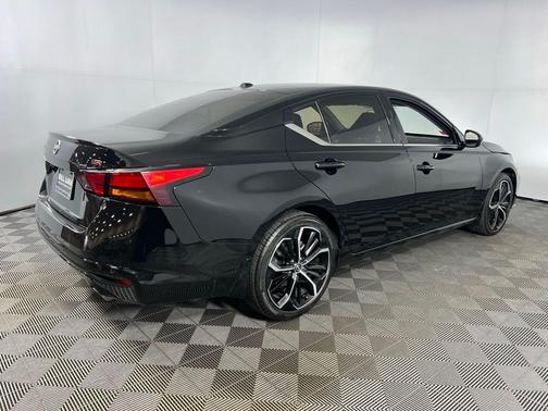 2025 Nissan Altima SR FWD