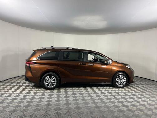 2024 Toyota Sienna Limited
