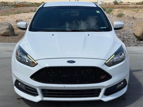 Oxford White 2017 Ford Focus ST