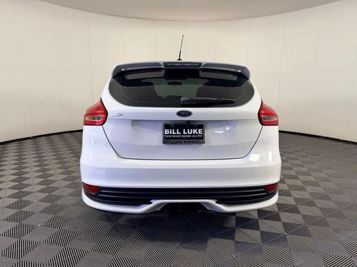 Oxford White 2017 Ford Focus ST