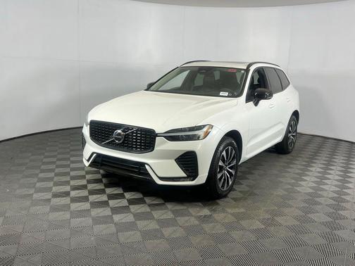 2024 Volvo XC60 B5 Core Dark Theme