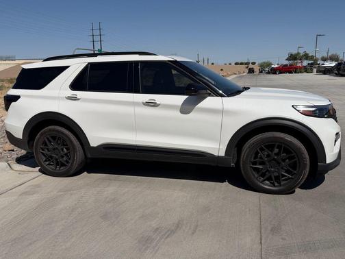 Star White Metallic Tri-Coat 2022 Ford Explorer ST