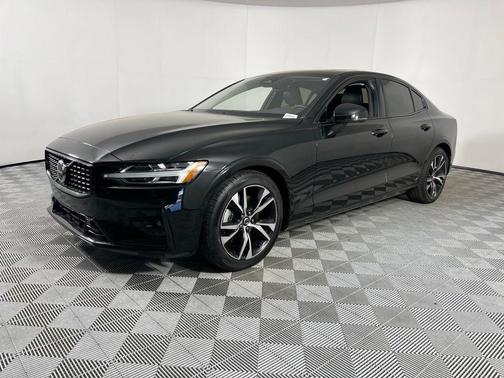 2024 Volvo S60 B5 Core Dark Theme