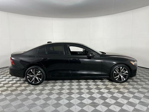 2024 Volvo S60 B5 Core Dark Theme