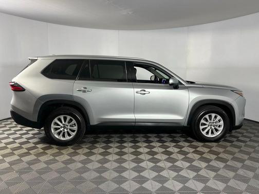 2025 Toyota Highlander LE