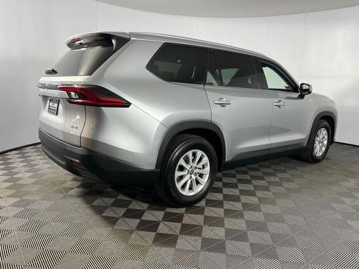 2025 Toyota Highlander LE