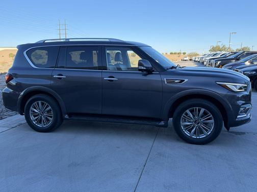 2023 INFINITI QX80 Luxe