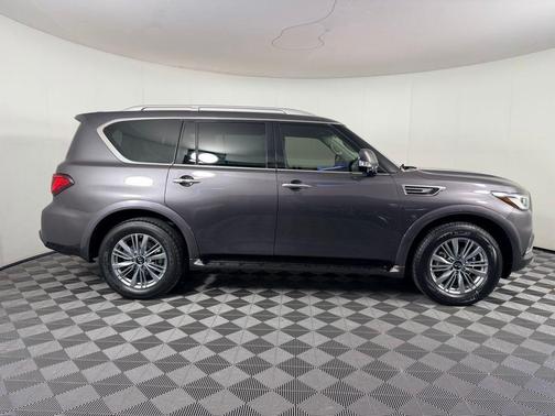2023 INFINITI QX80 Luxe