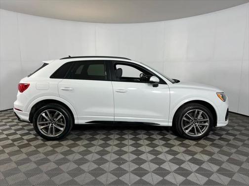 2022 Audi Q3 45 S line Premium