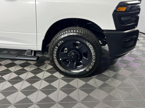 2025 RAM 3500 Tradesman Regular Cab 4x2 8' Box