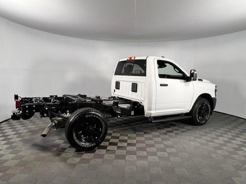 2025 RAM 3500 Tradesman Regular Cab 4x2 8' Box
