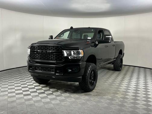 2024 RAM 2500 Big Horn Crew Cab 4x4 6'4' Box