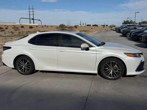 2021 Toyota Camry Hybrid XLE