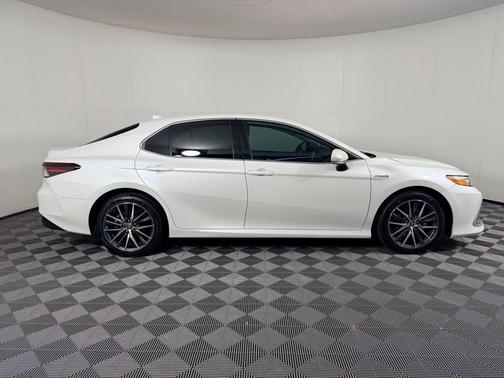 2021 Toyota Camry Hybrid XLE