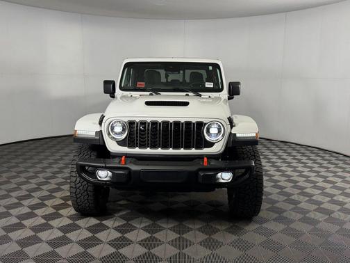Bright White Clearcoat 2025 Jeep Gladiator Mojave X