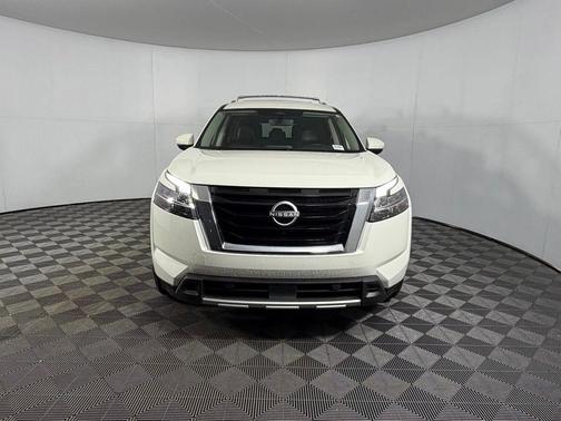 Pearl White Tricoat 2024 Nissan Pathfinder SL FWD