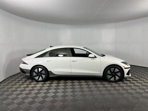 2023 Hyundai IONIQ 6 SE Standard Range